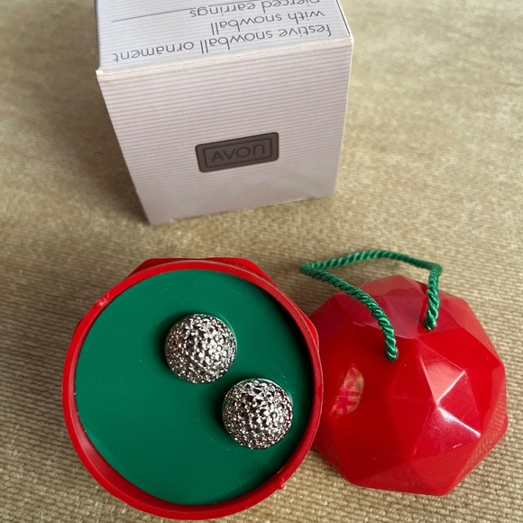 VINTAGE (1987) AVON FESTIVE SNOWBALL ORNAMENT W/SNOWBALL PIERCED EARRINGS - Picture 3 of 4